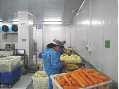 食材安全是食堂所有工作的基礎(chǔ)，直接關(guān)系到食堂的存亡。有的食堂追求便宜，卻忽略了安全問題，不能很 好的控制食材的品質(zhì)和安全，輕則影響菜品質(zhì)量